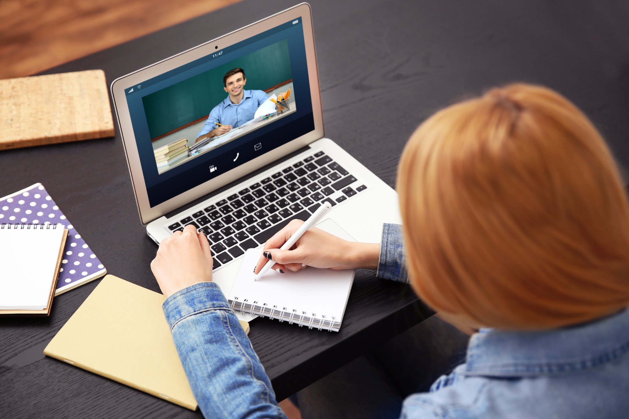Woman,Video,Conferencing,With,Tutor,On,Laptop,At,Home.,Distance Woman,Video,Conferencing,With,Tutor,On,Laptop,At,Home.,Distance